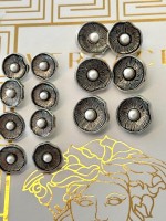 İnci Detaylı Oymalı Metal Düğme – Vintage & Şık Tasarım 23 mm 6 adet 18 mm 8 adet