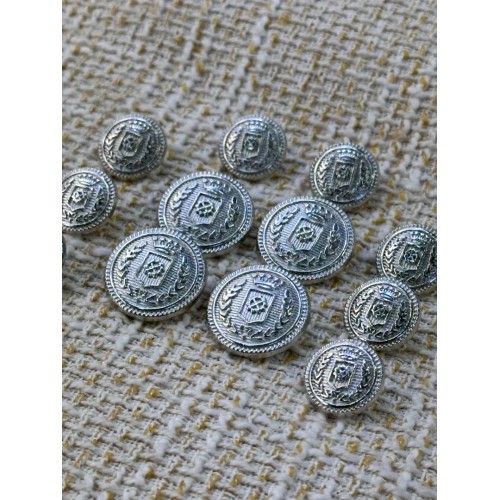 Gümüş Armalı Metal Düğme Seti – Klasik & Şık Tasarım 4 büyük(20mm)-8 küçük(15mm)
